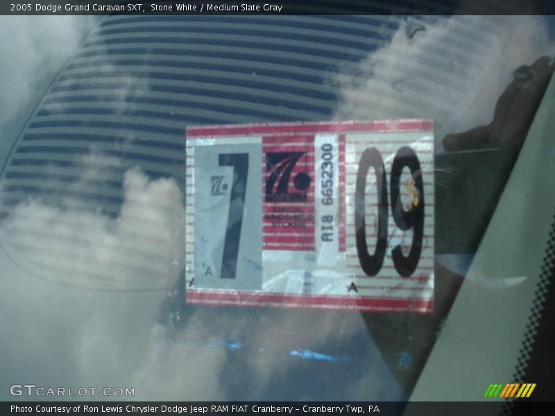 Stone White / Medium Slate Gray 2005 Dodge Grand Caravan SXT