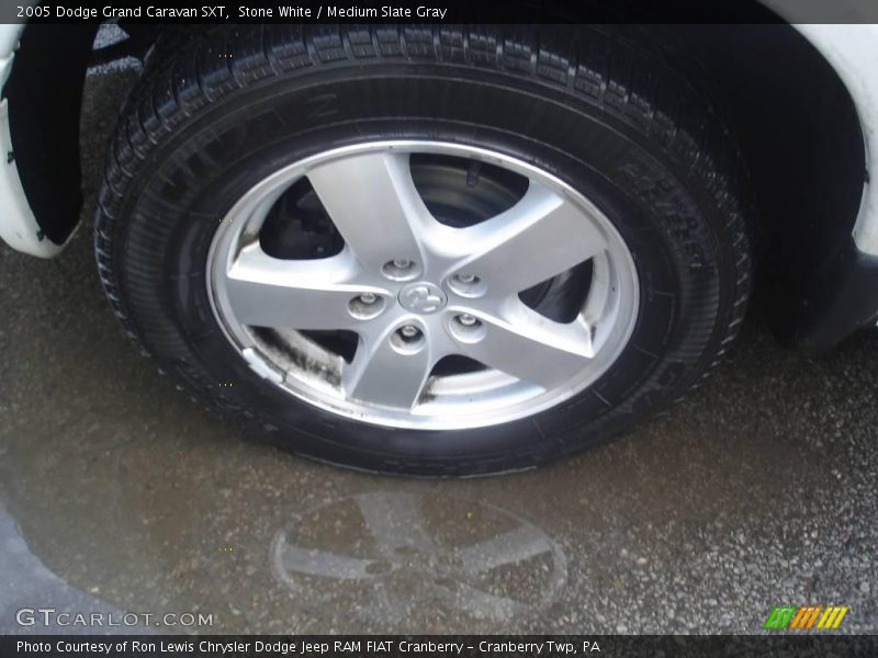 Stone White / Medium Slate Gray 2005 Dodge Grand Caravan SXT