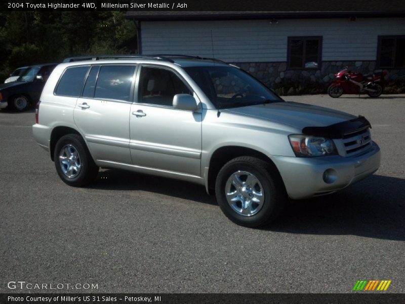 Millenium Silver Metallic / Ash 2004 Toyota Highlander 4WD