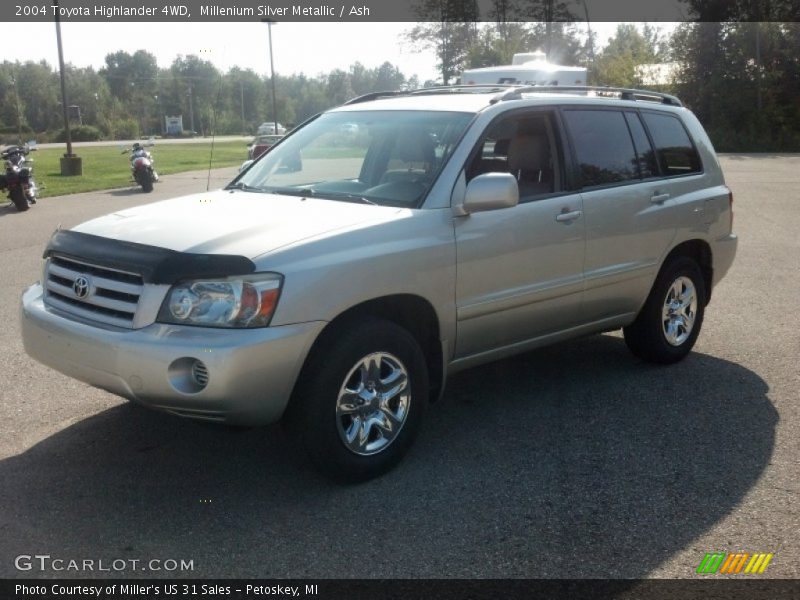 Millenium Silver Metallic / Ash 2004 Toyota Highlander 4WD