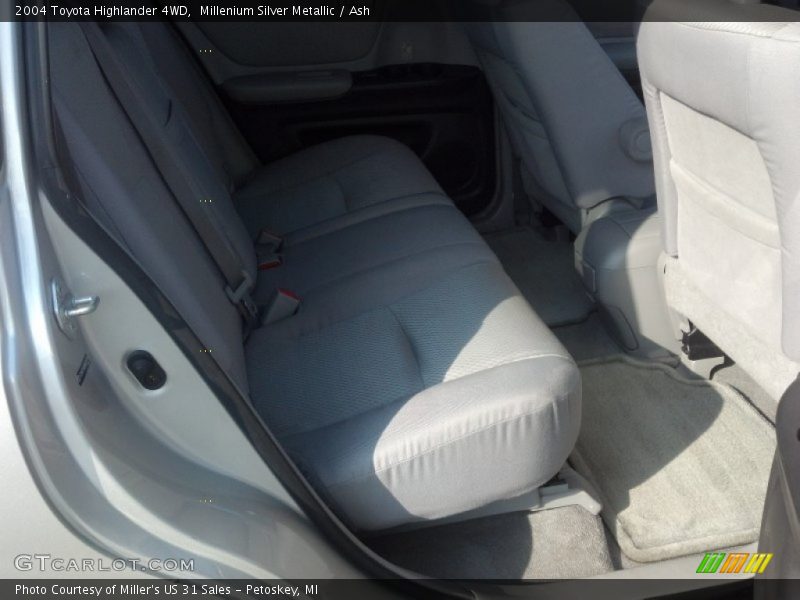 Millenium Silver Metallic / Ash 2004 Toyota Highlander 4WD