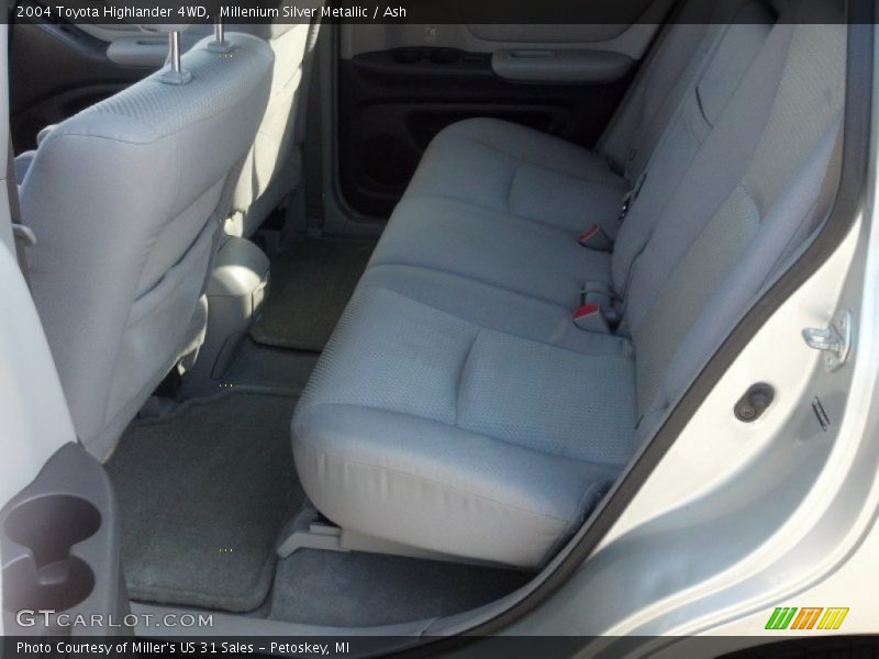 Millenium Silver Metallic / Ash 2004 Toyota Highlander 4WD