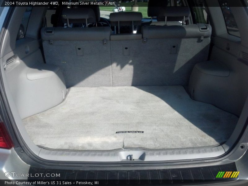 Millenium Silver Metallic / Ash 2004 Toyota Highlander 4WD
