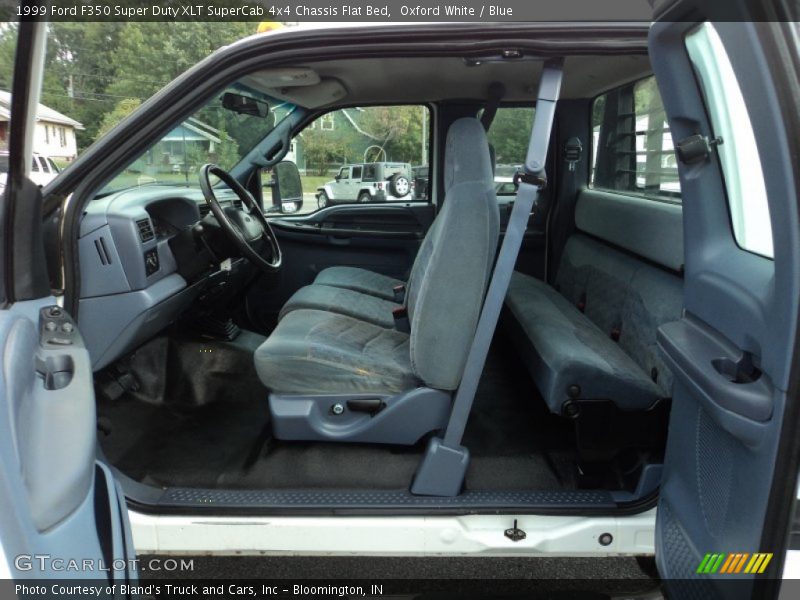 Oxford White / Blue 1999 Ford F350 Super Duty XLT SuperCab 4x4 Chassis Flat Bed