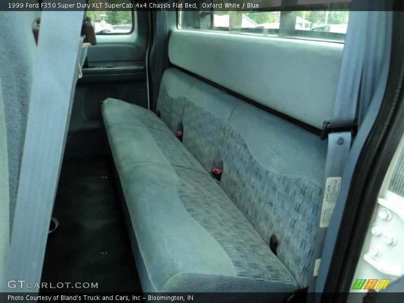 Oxford White / Blue 1999 Ford F350 Super Duty XLT SuperCab 4x4 Chassis Flat Bed