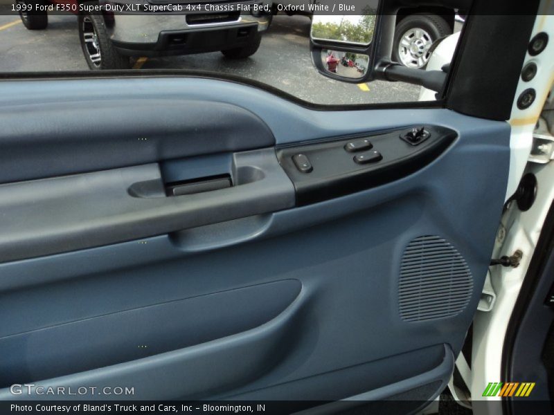Oxford White / Blue 1999 Ford F350 Super Duty XLT SuperCab 4x4 Chassis Flat Bed