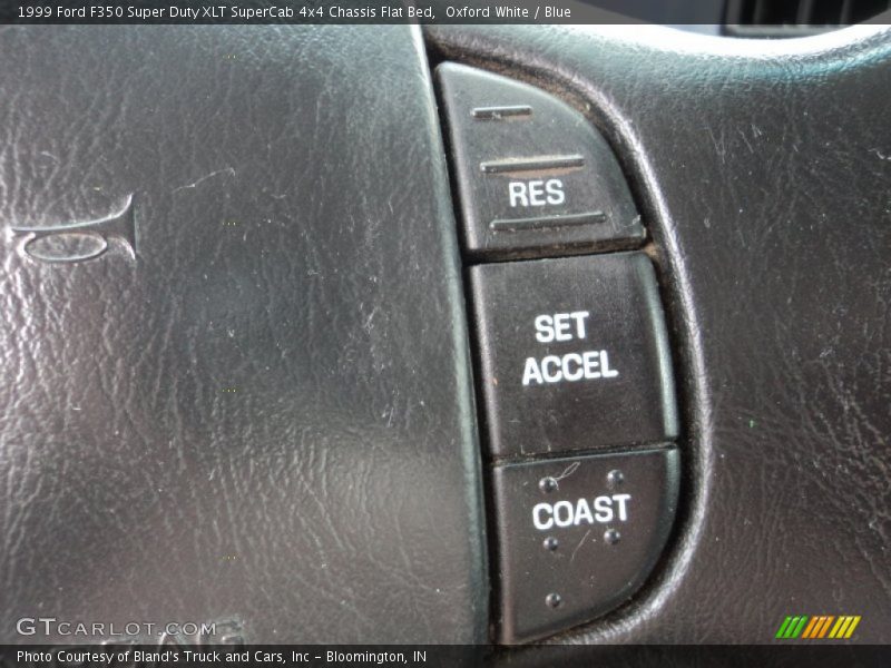 Oxford White / Blue 1999 Ford F350 Super Duty XLT SuperCab 4x4 Chassis Flat Bed