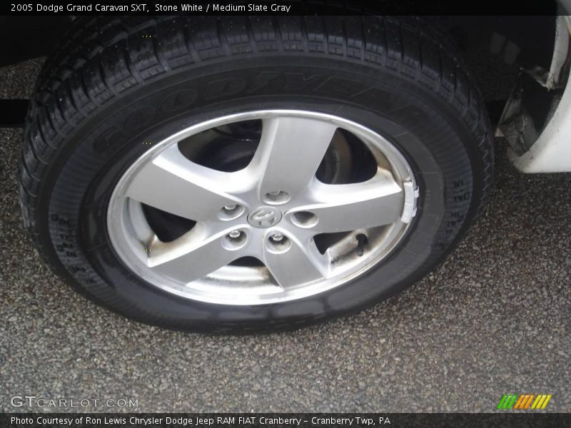 Stone White / Medium Slate Gray 2005 Dodge Grand Caravan SXT