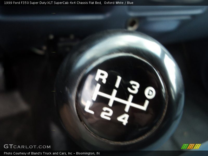 Oxford White / Blue 1999 Ford F350 Super Duty XLT SuperCab 4x4 Chassis Flat Bed