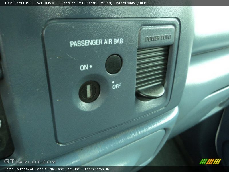 Oxford White / Blue 1999 Ford F350 Super Duty XLT SuperCab 4x4 Chassis Flat Bed