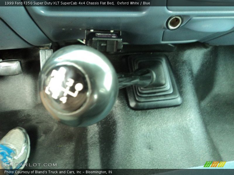 Oxford White / Blue 1999 Ford F350 Super Duty XLT SuperCab 4x4 Chassis Flat Bed