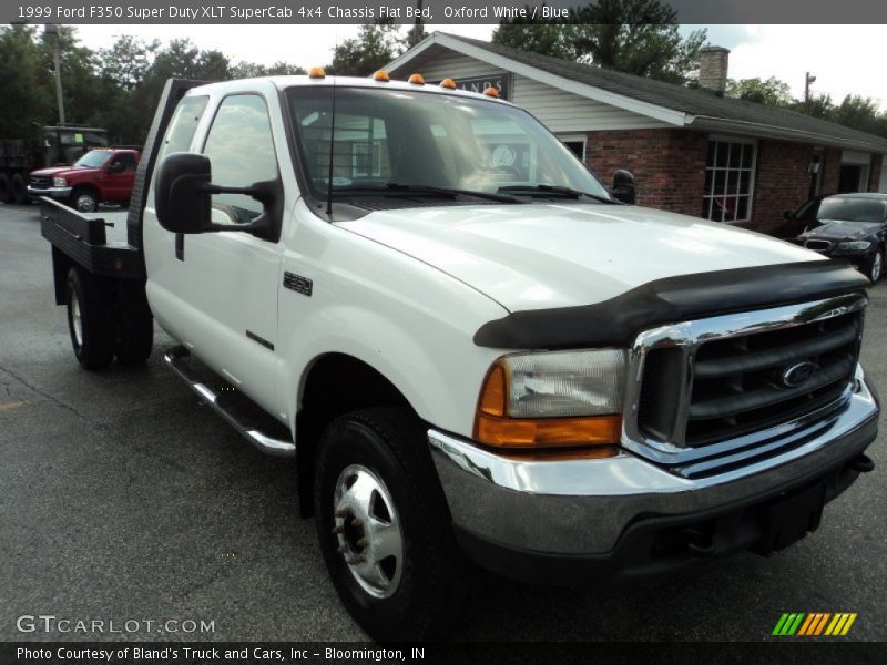 Oxford White / Blue 1999 Ford F350 Super Duty XLT SuperCab 4x4 Chassis Flat Bed