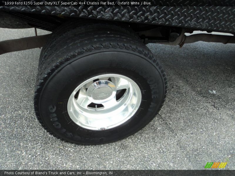 Oxford White / Blue 1999 Ford F350 Super Duty XLT SuperCab 4x4 Chassis Flat Bed