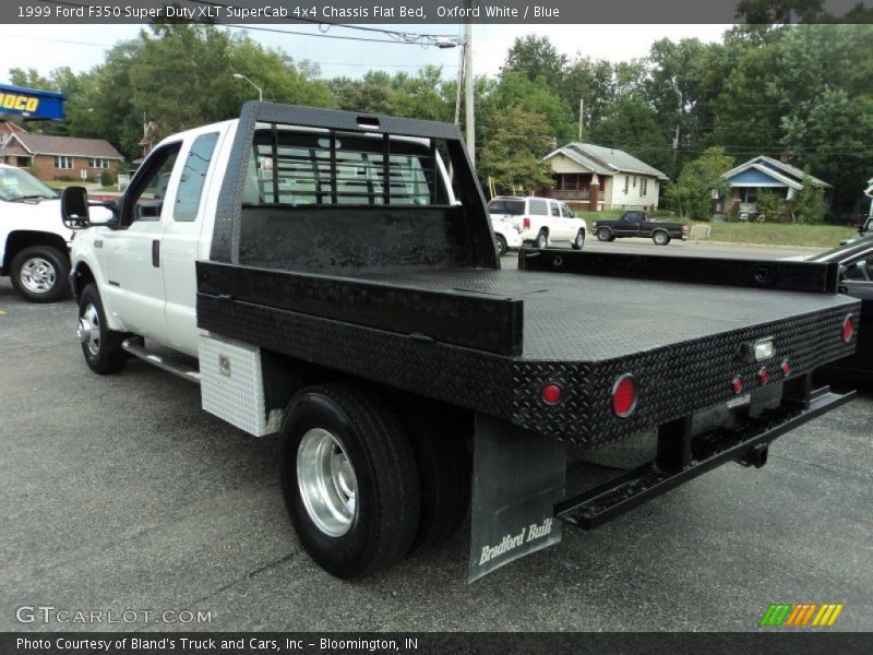 Oxford White / Blue 1999 Ford F350 Super Duty XLT SuperCab 4x4 Chassis Flat Bed