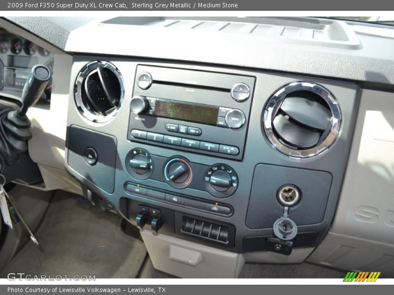 Controls of 2009 F350 Super Duty XL Crew Cab