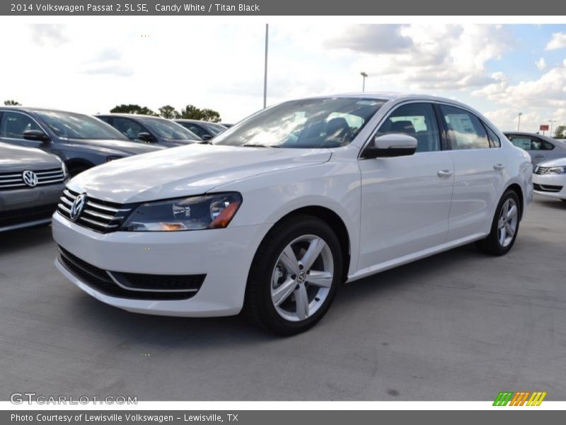 Front 3/4 View of 2014 Passat 2.5L SE