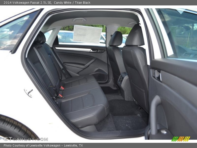 Candy White / Titan Black 2014 Volkswagen Passat 2.5L SE