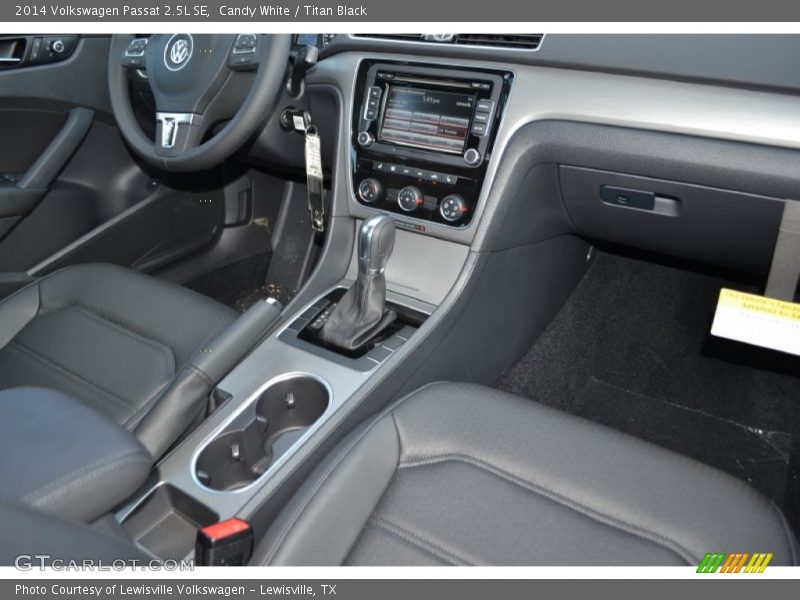 Candy White / Titan Black 2014 Volkswagen Passat 2.5L SE