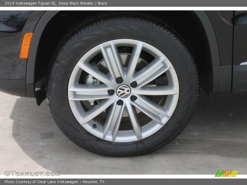 Deep Black Metallic / Black 2014 Volkswagen Tiguan SE