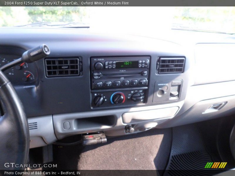 Oxford White / Medium Flint 2004 Ford F250 Super Duty XLT SuperCab