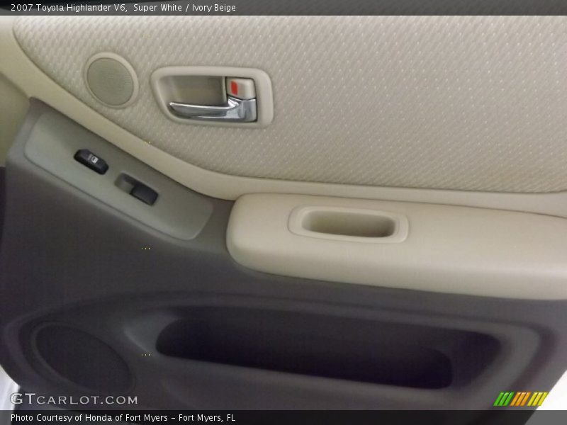 Super White / Ivory Beige 2007 Toyota Highlander V6