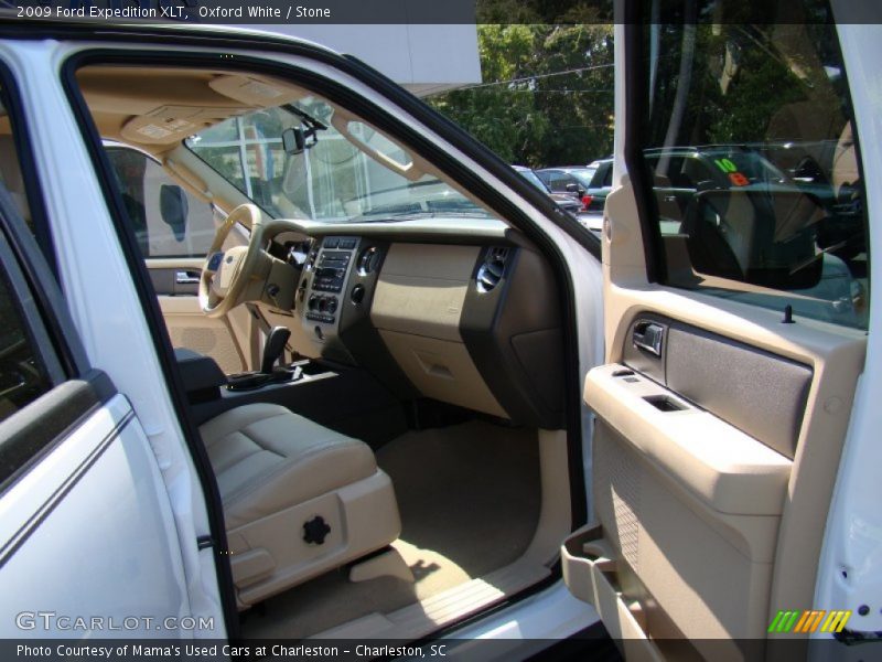 Oxford White / Stone 2009 Ford Expedition XLT