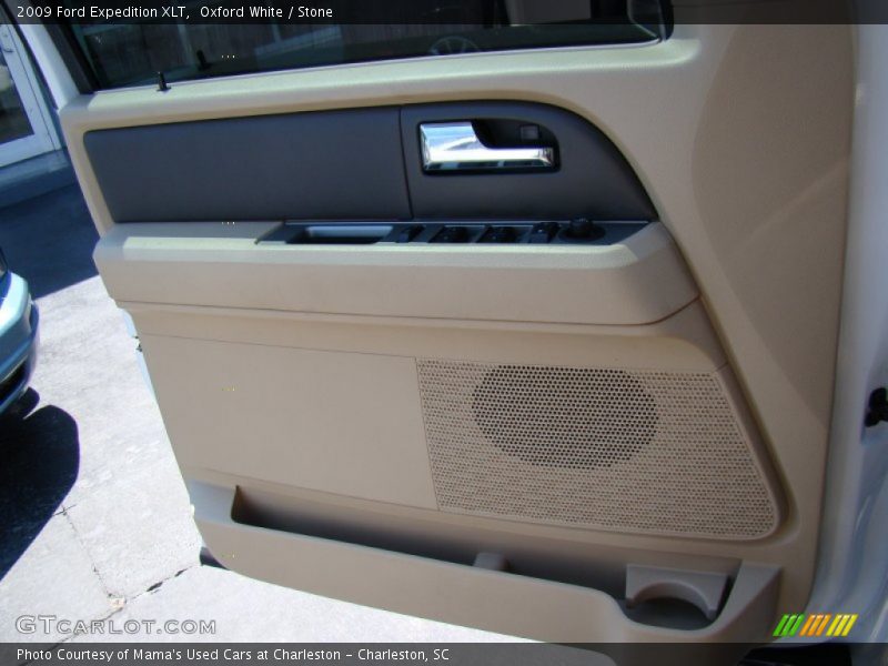 Oxford White / Stone 2009 Ford Expedition XLT