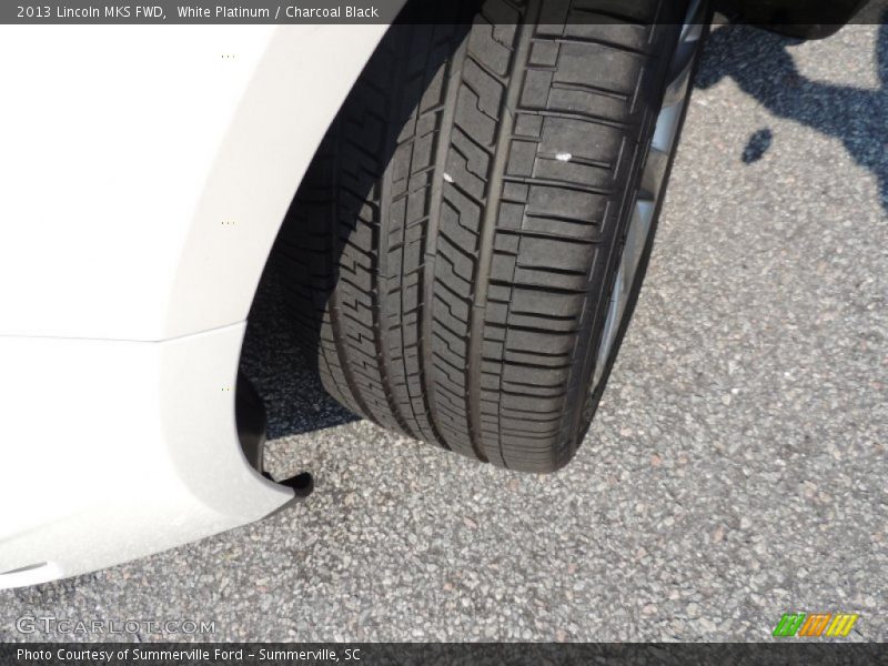 White Platinum / Charcoal Black 2013 Lincoln MKS FWD