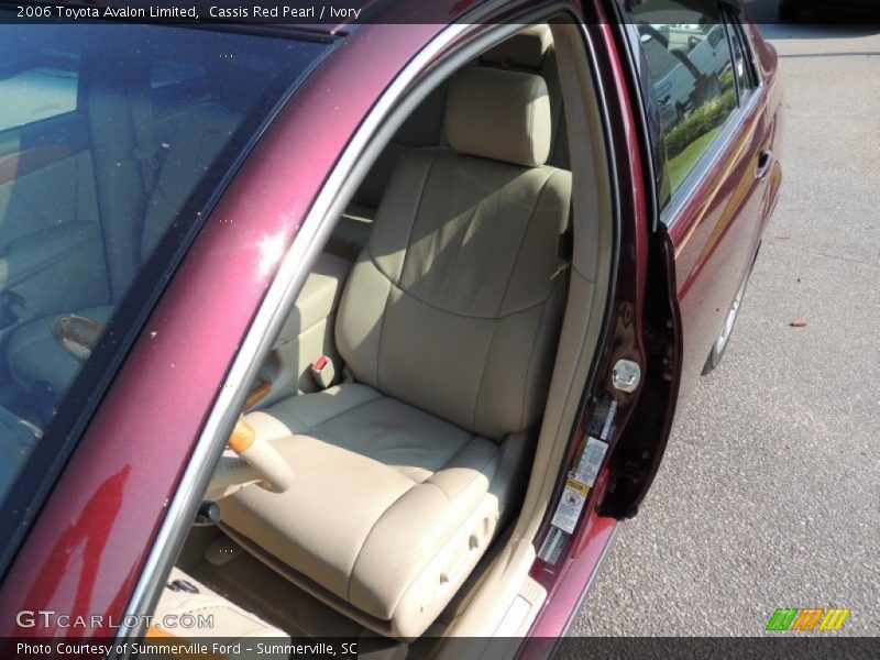 Cassis Red Pearl / Ivory 2006 Toyota Avalon Limited