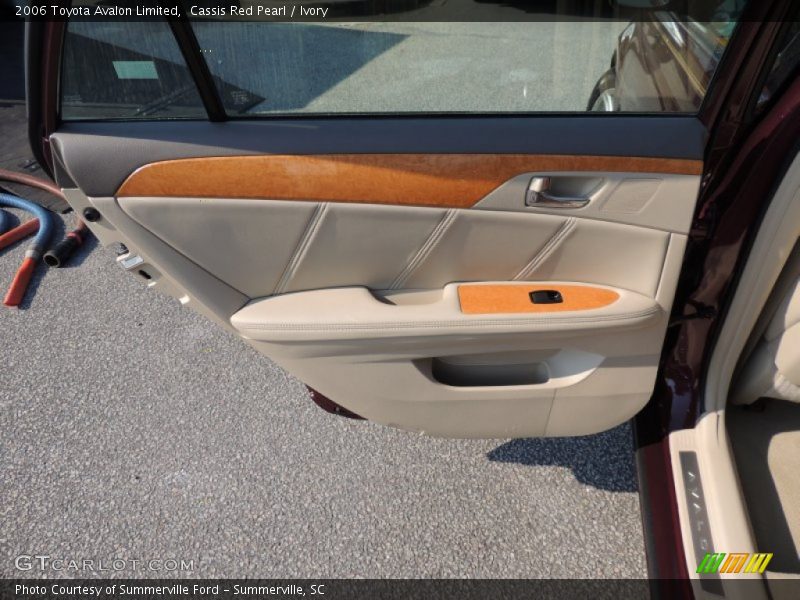 Cassis Red Pearl / Ivory 2006 Toyota Avalon Limited