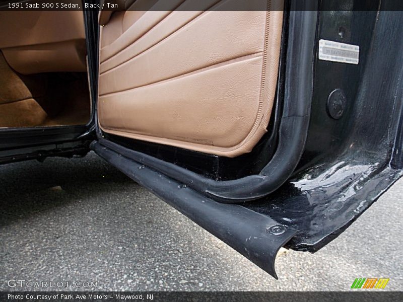 Black / Tan 1991 Saab 900 S Sedan
