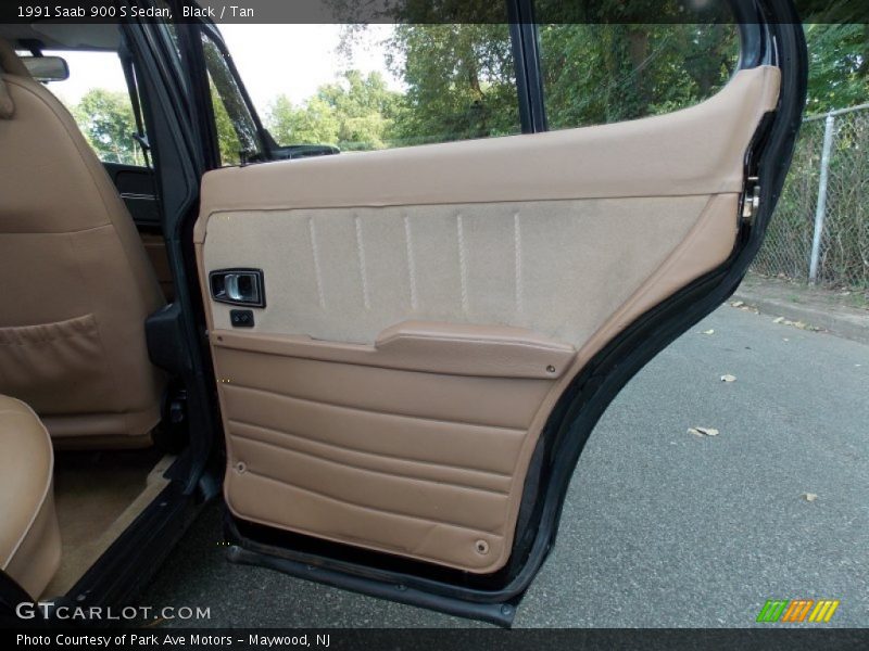 Door Panel of 1991 900 S Sedan