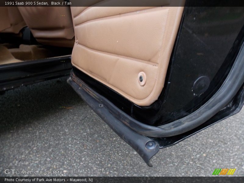 Black / Tan 1991 Saab 900 S Sedan