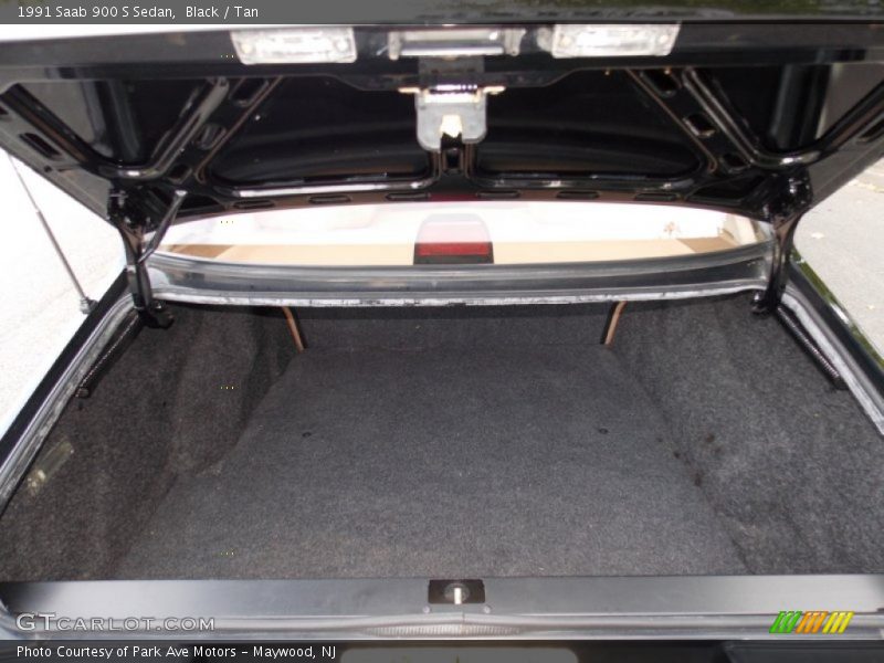  1991 900 S Sedan Trunk