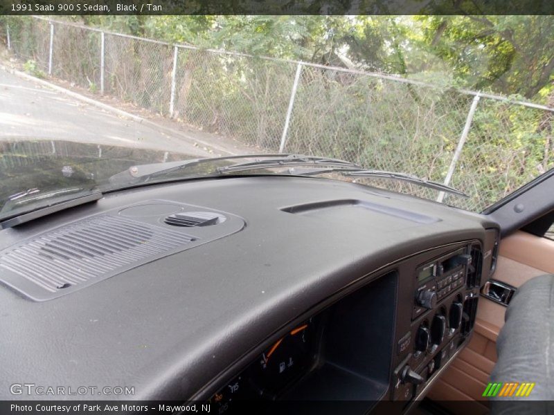 Black / Tan 1991 Saab 900 S Sedan