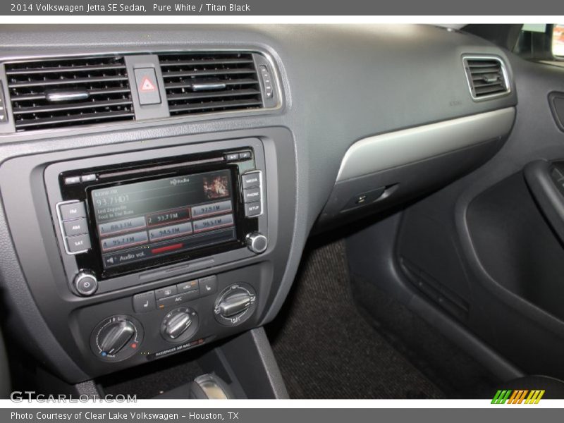 Pure White / Titan Black 2014 Volkswagen Jetta SE Sedan