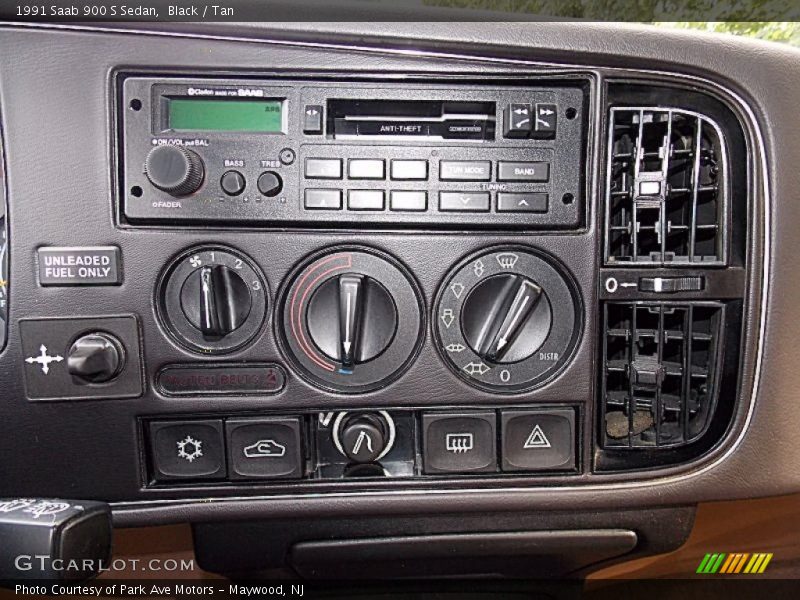 Controls of 1991 900 S Sedan