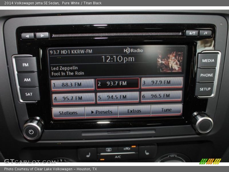 Pure White / Titan Black 2014 Volkswagen Jetta SE Sedan