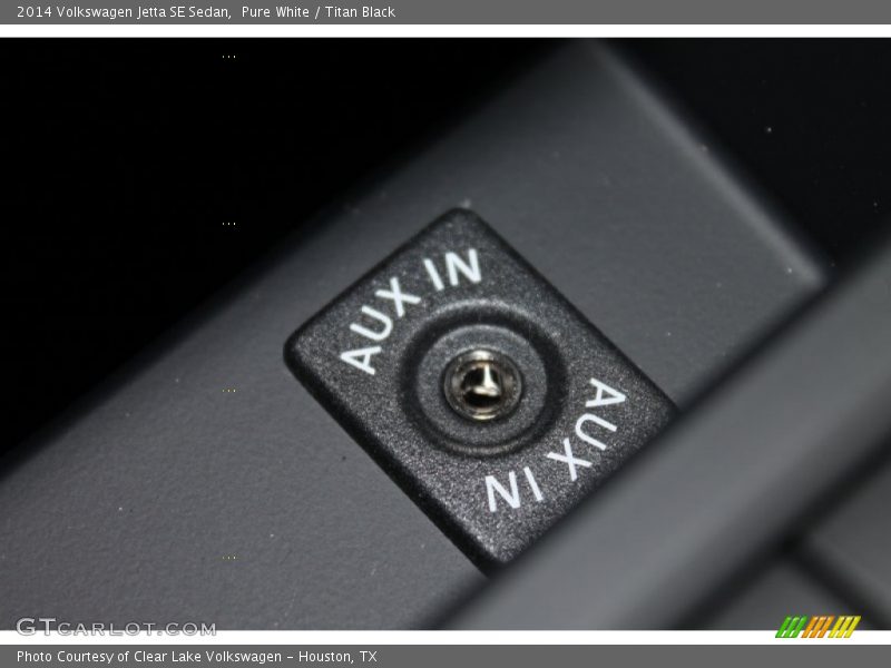 Pure White / Titan Black 2014 Volkswagen Jetta SE Sedan