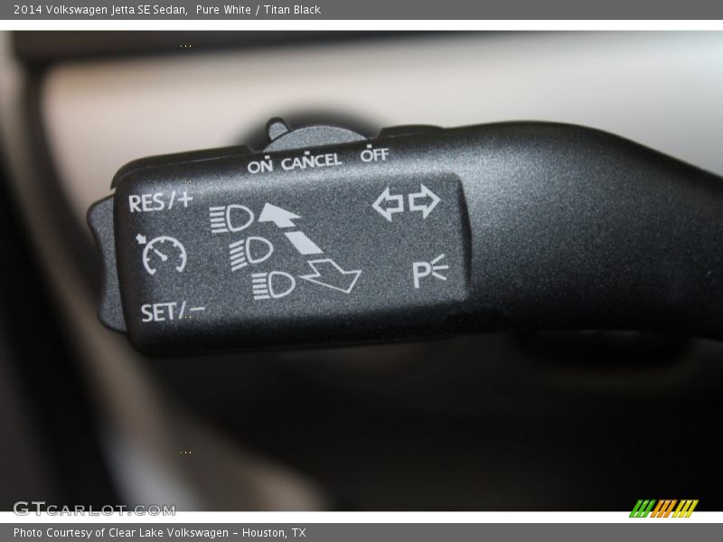 Pure White / Titan Black 2014 Volkswagen Jetta SE Sedan