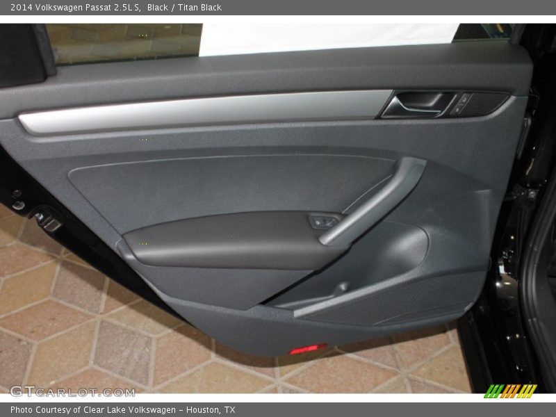 Black / Titan Black 2014 Volkswagen Passat 2.5L S