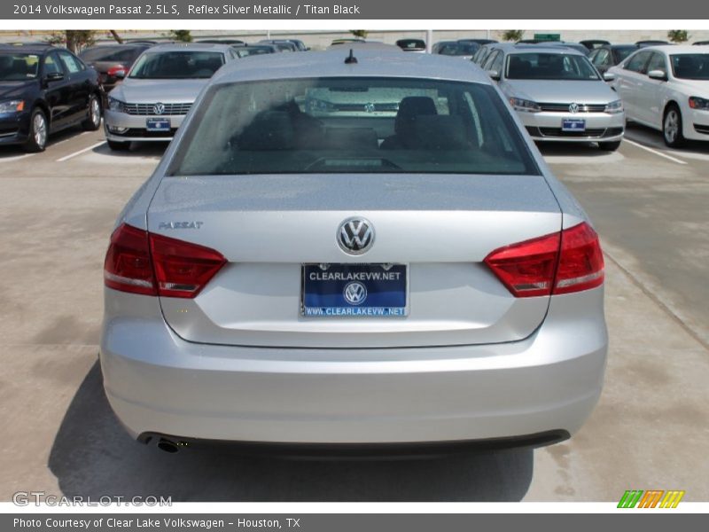 Reflex Silver Metallic / Titan Black 2014 Volkswagen Passat 2.5L S
