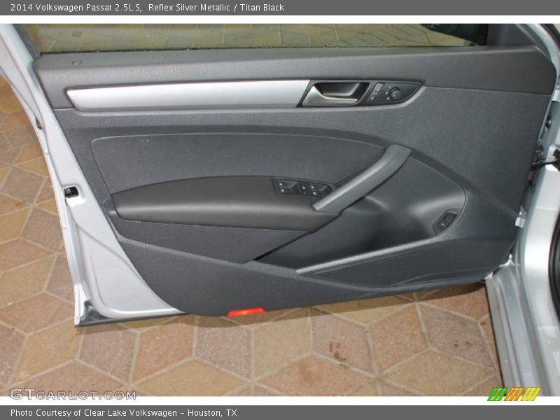 Reflex Silver Metallic / Titan Black 2014 Volkswagen Passat 2.5L S