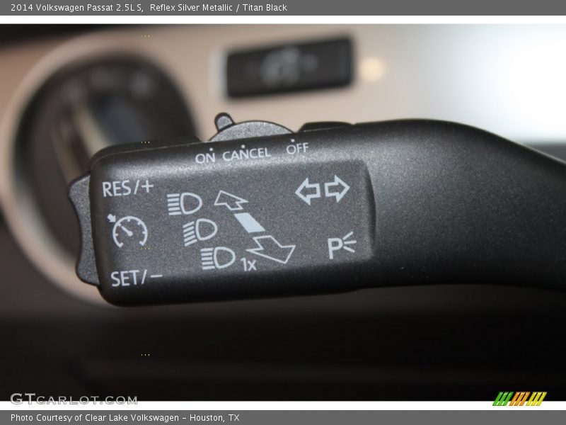 Reflex Silver Metallic / Titan Black 2014 Volkswagen Passat 2.5L S