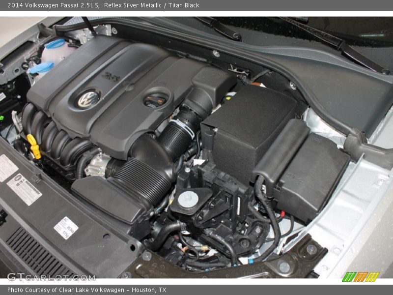 Reflex Silver Metallic / Titan Black 2014 Volkswagen Passat 2.5L S