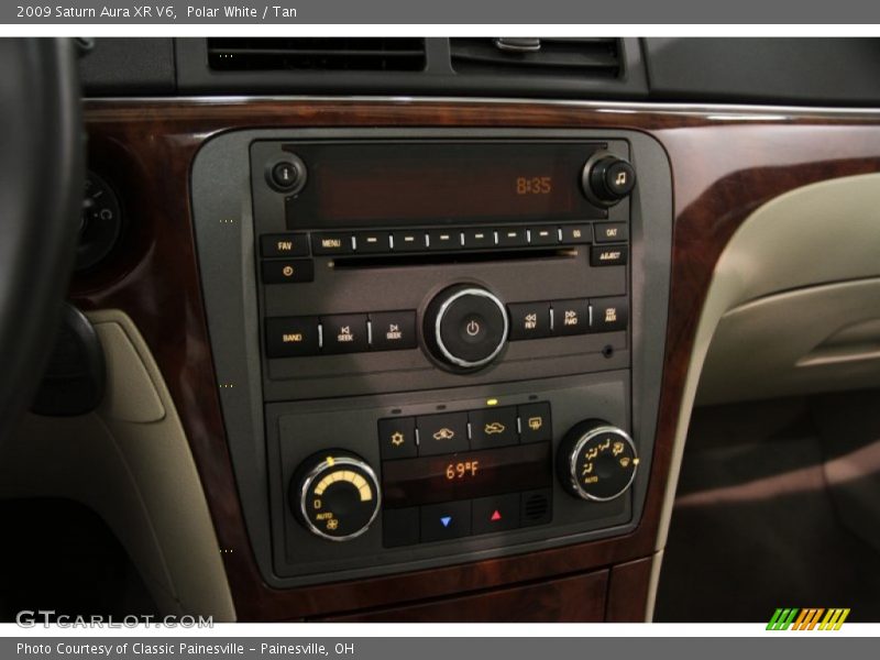Polar White / Tan 2009 Saturn Aura XR V6