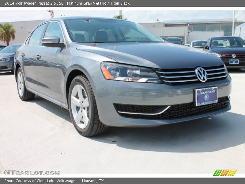 Platinum Gray Metallic / Titan Black 2014 Volkswagen Passat 2.5L SE