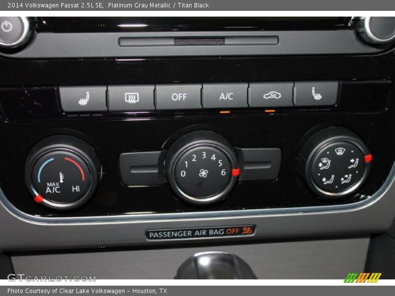 Platinum Gray Metallic / Titan Black 2014 Volkswagen Passat 2.5L SE