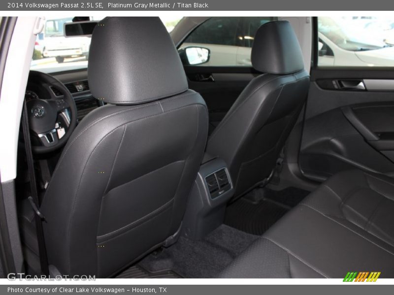 Platinum Gray Metallic / Titan Black 2014 Volkswagen Passat 2.5L SE