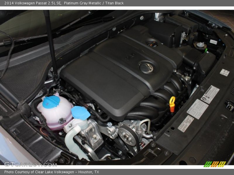 Platinum Gray Metallic / Titan Black 2014 Volkswagen Passat 2.5L SE